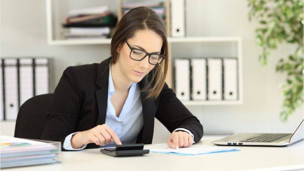 Knowing the Difference Between a Bookkeeper and a CPA